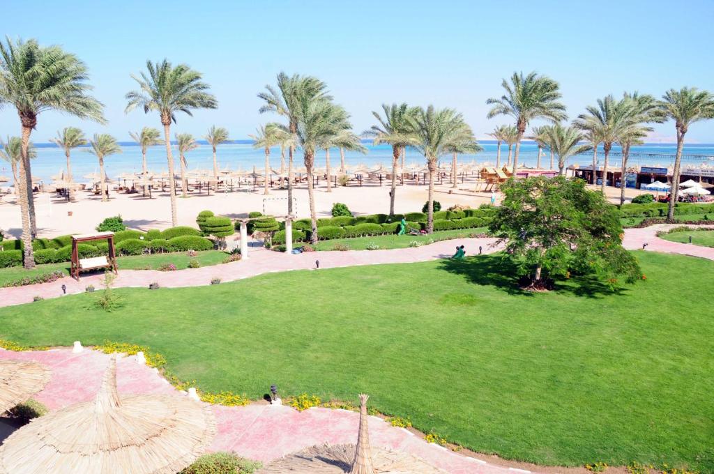 1 Sea Beach e Aquapark resort   Th Baobab
